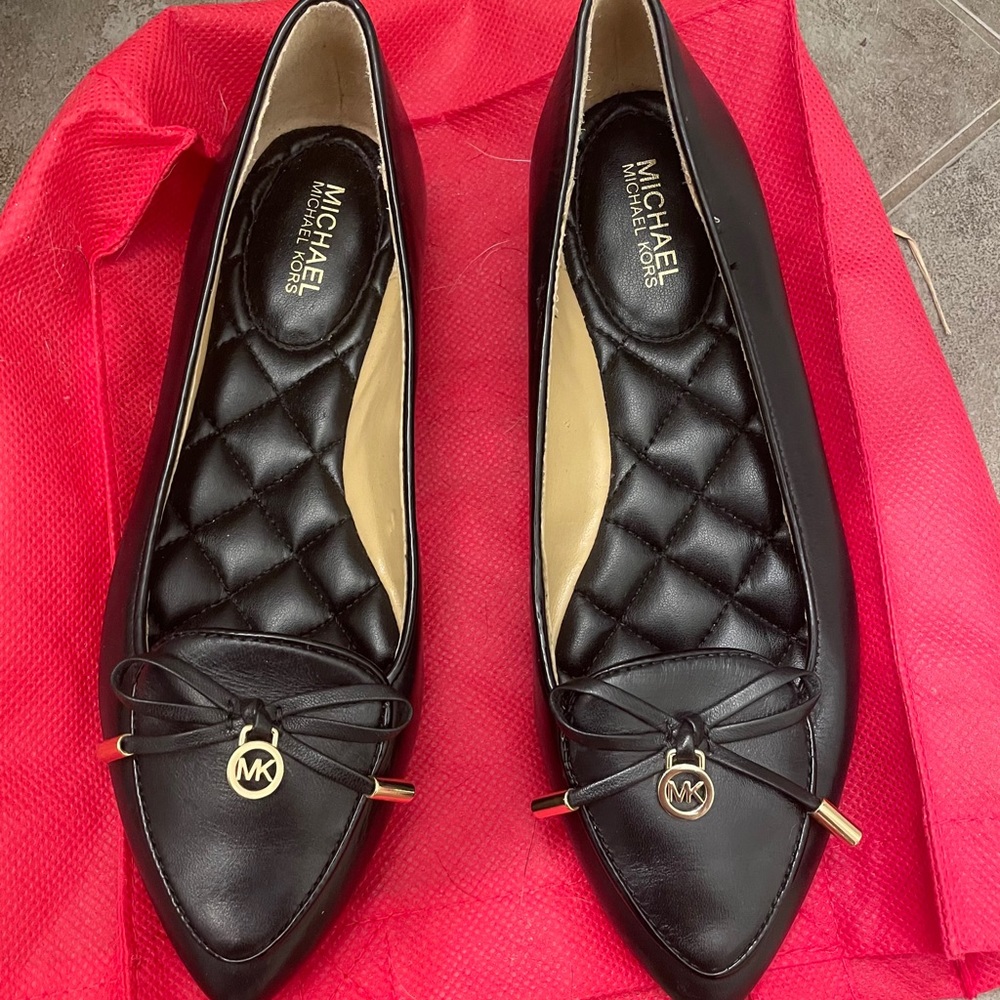Michael Kors almost brand new 5.5 flats